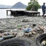 La pollution plastique est omniprésente, avec des microplastiques retrouvés dans tous les aliments, dans pratiquement toutes les parties du corps humain y compris le cerveau et le lait maternel et même jusque dans les nuages (archives). KEYSTONE/AP/Firdia Lisnawati